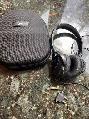JVC Stereo Headphones HA-NC250 Plug in Headphones with Case